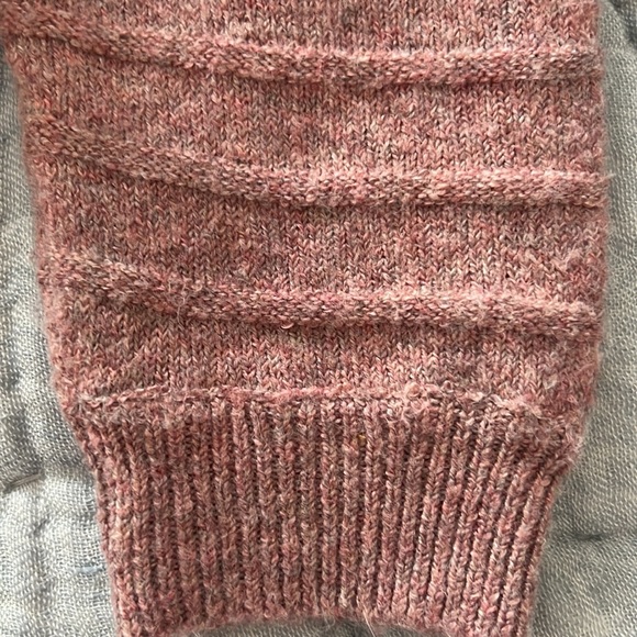 Rose colored sweater with banded waist - Picture 6 of 7